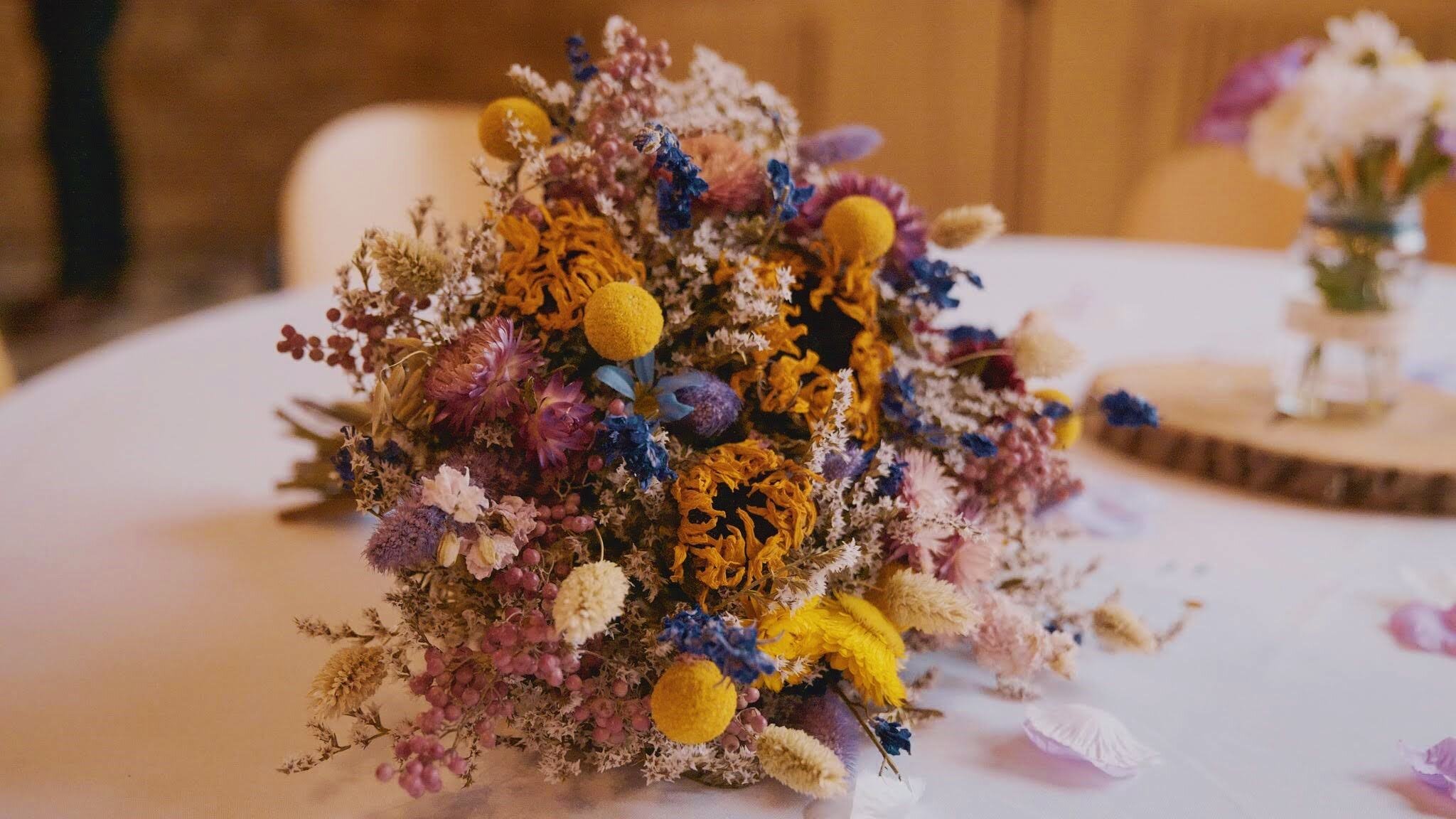 How to Arrange Dried Flowers - Copizi